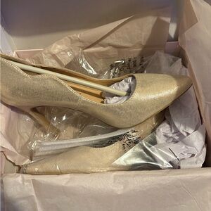 Laundry By Shelli Segal Shimmering Cream Heels BEAUTIFUL GOLD